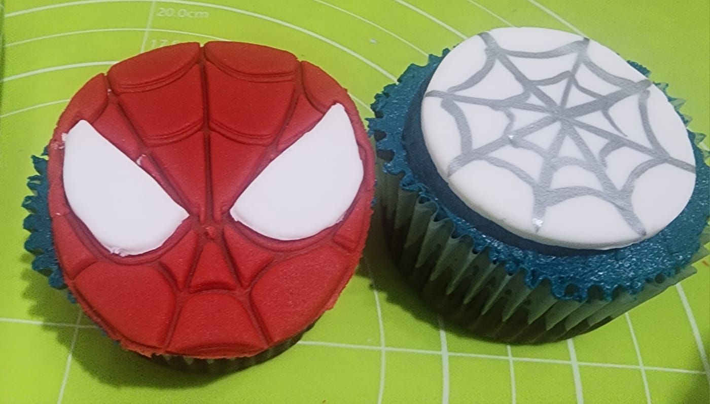Custom birthday cake for children's party 7