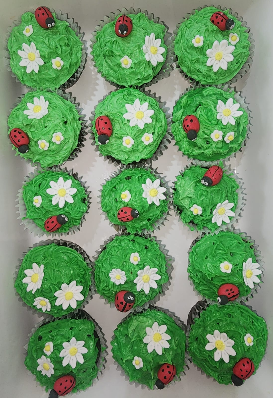 Custom birthday cake for children's party 8
